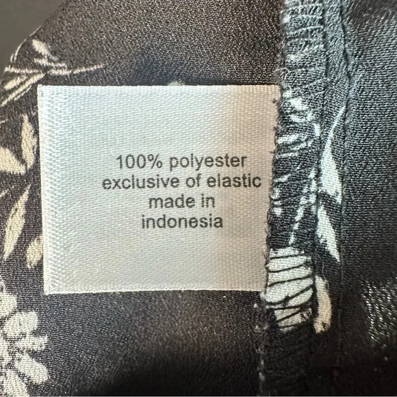 Lane Bryant Black and white Floral Blouse - Picture 5 of 9